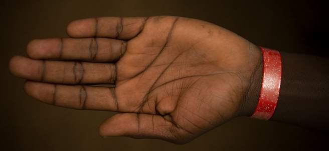 pulsera para refugiados